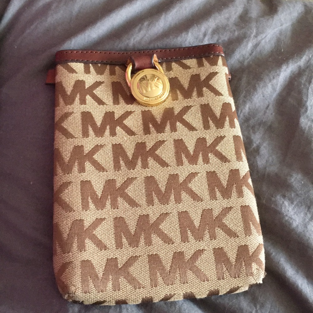 Micheal Kors pouch